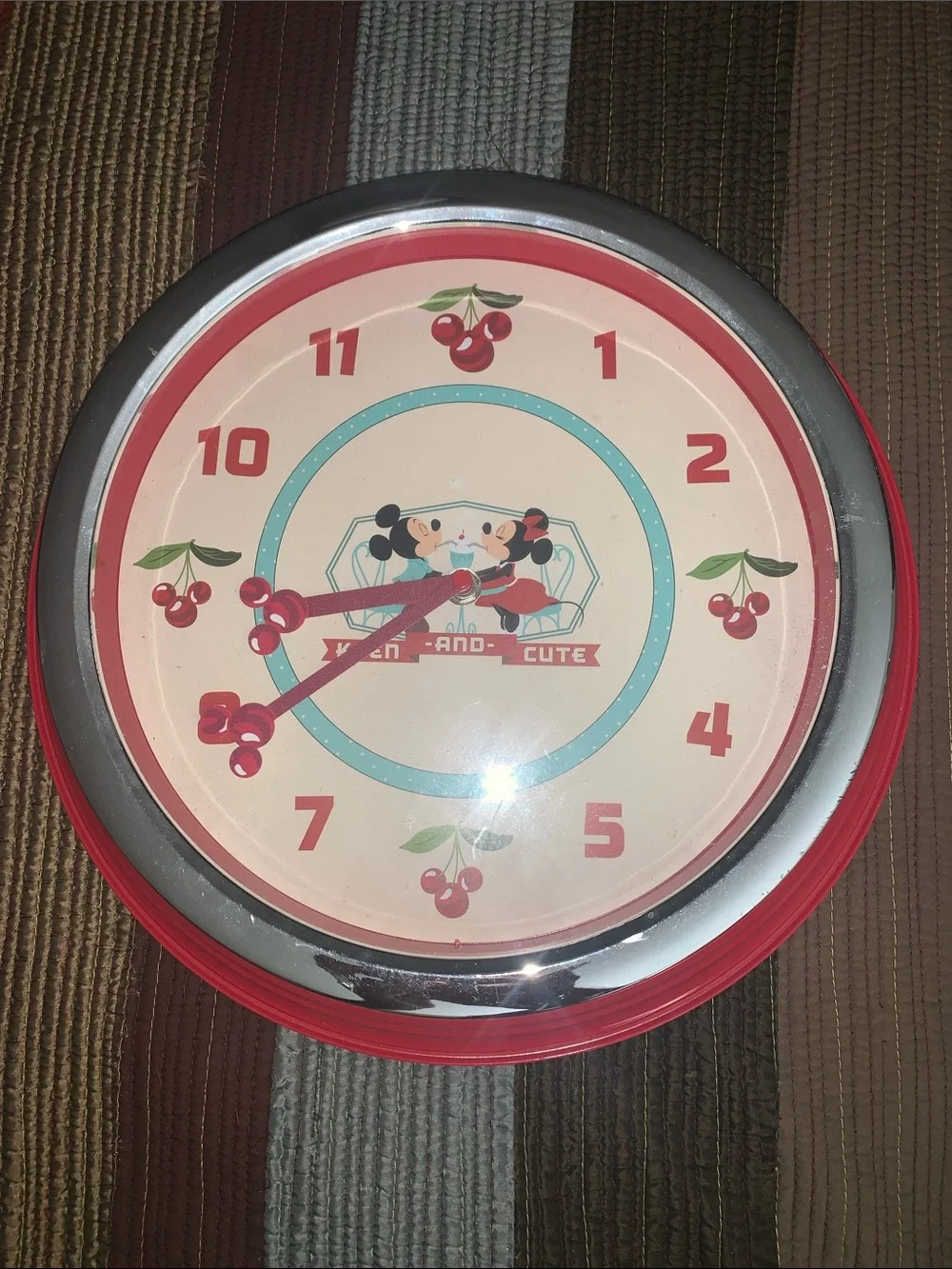 Disneys Mickey/Minnie Mouse Wall Clock  “Keen and Cute”